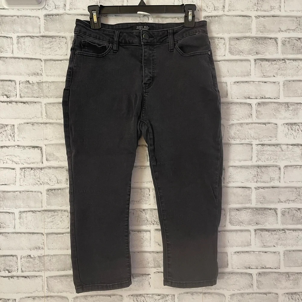 Women’s Judy Blue black Capri fit jeans 11/30